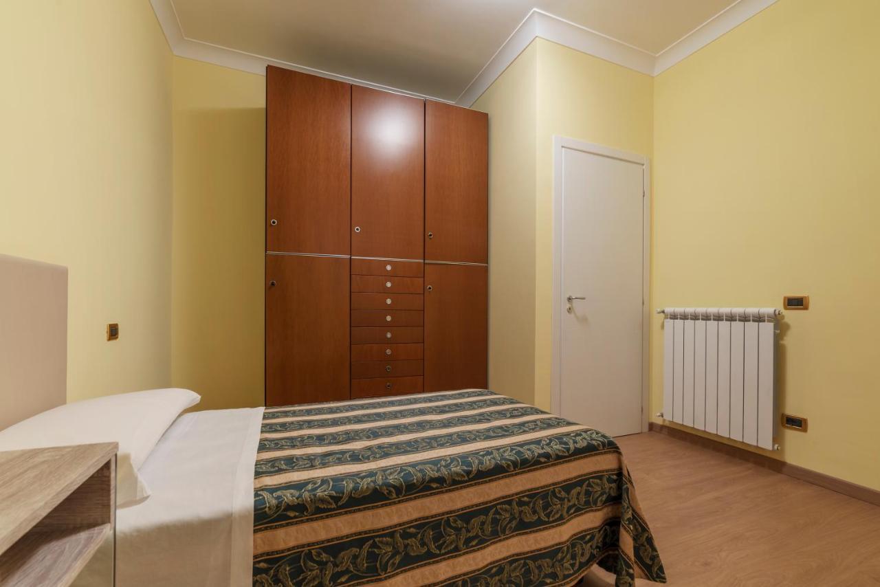Termini Station Elegant And Roomy Apartment Рим Екстер'єр фото