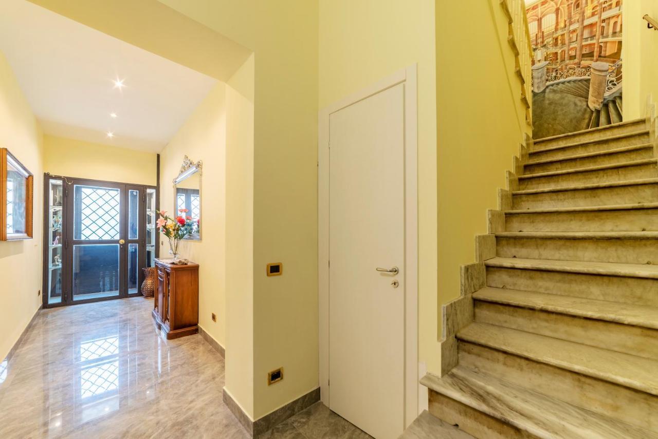 Termini Station Elegant And Roomy Apartment Рим Екстер'єр фото