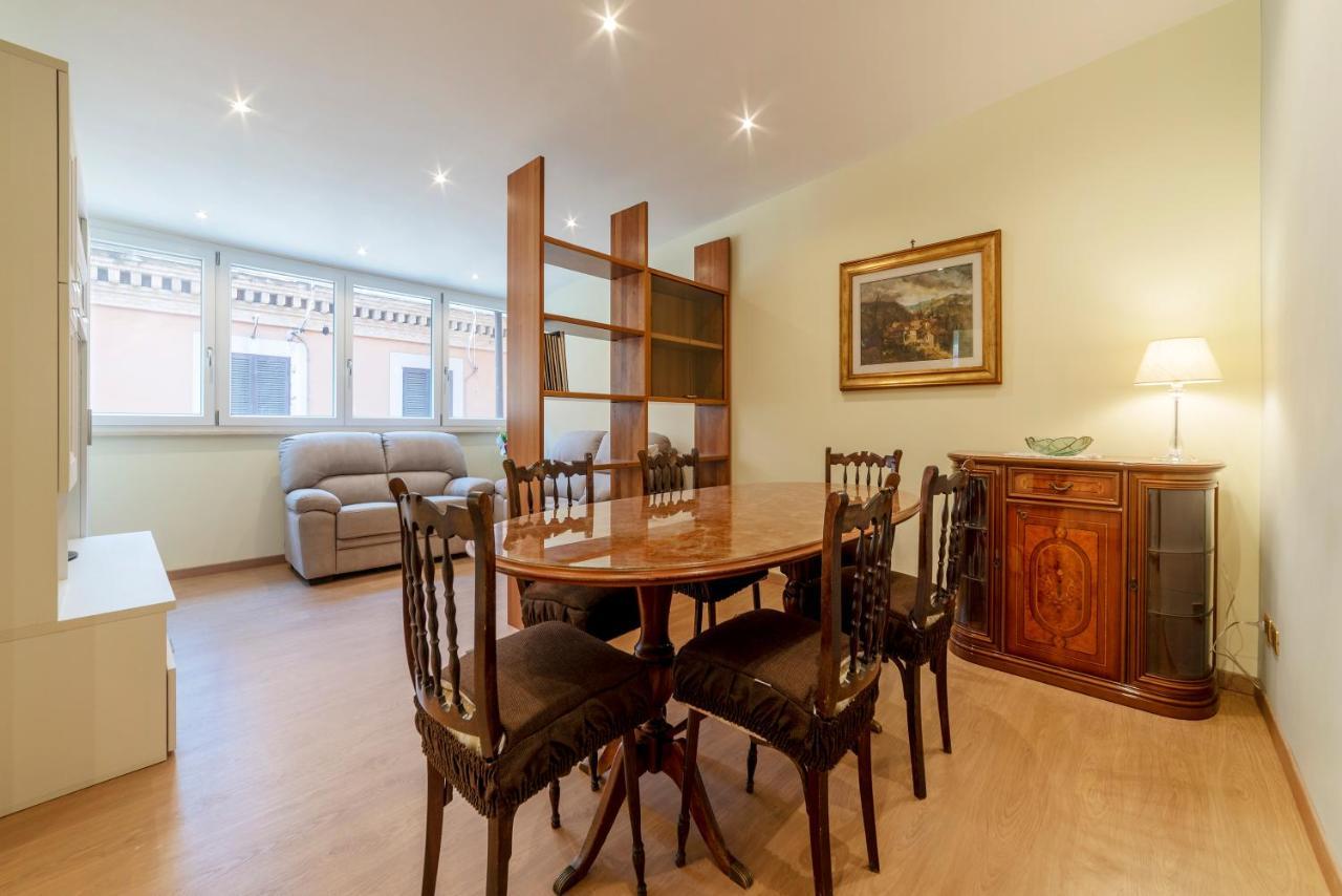Termini Station Elegant And Roomy Apartment Рим Екстер'єр фото