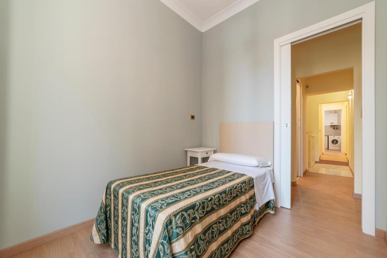 Termini Station Elegant And Roomy Apartment Рим Екстер'єр фото