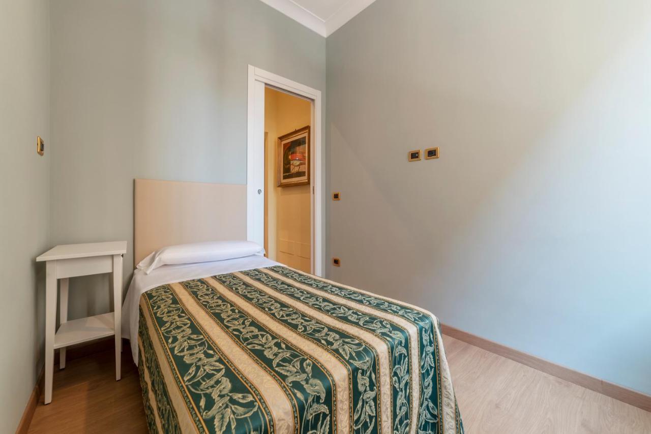 Termini Station Elegant And Roomy Apartment Рим Екстер'єр фото